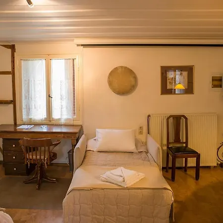 Town Traditional House / Cozy Yard Appartement Lefkáda