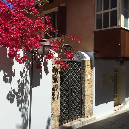 Town Traditional House / Cozy Yard דירה *