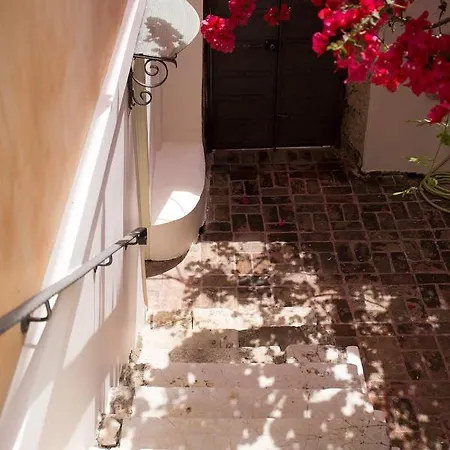 דירה Town Traditional House / Cozy Yard
