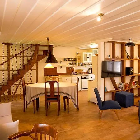 דירה Town Traditional House / Cozy Yard Lefkáda