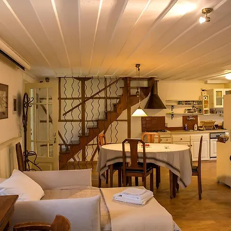 Town Traditional House / Cozy Yard Appartement Lefkáda