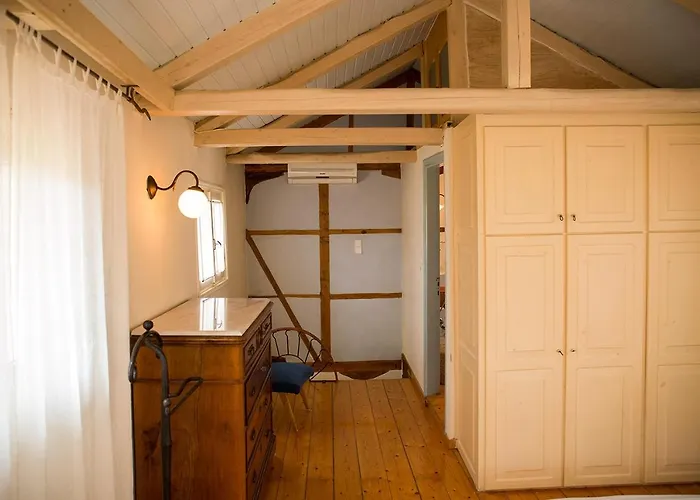 Town Traditional House / Cozy Yard Appartement *