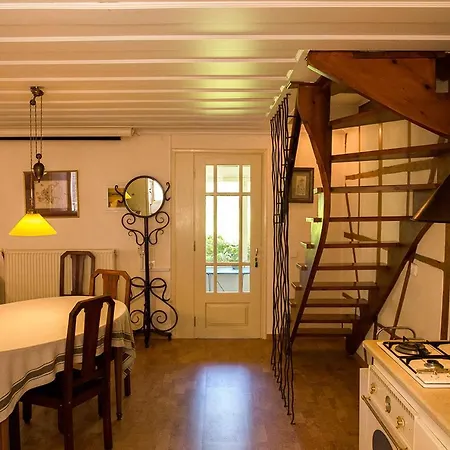شقة Town Traditional House / Cozy Yard