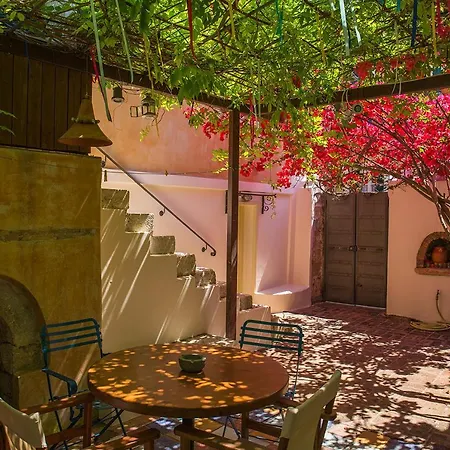 شقة Town Traditional House / Cozy Yard Lefkáda
